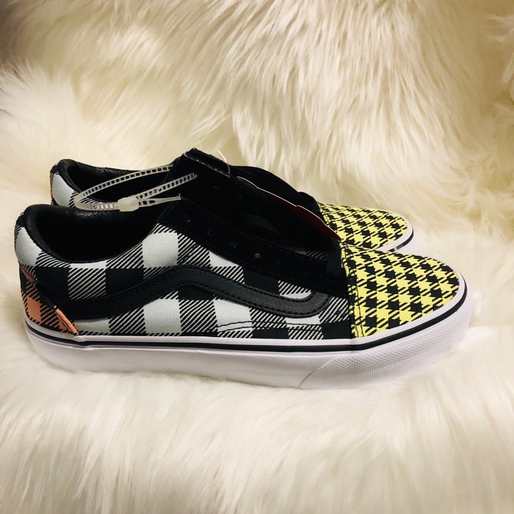 Vans - Picture 2 of 7